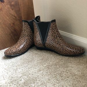 Loeffler Randall Lynx Rain Boots Ankle leopard 9